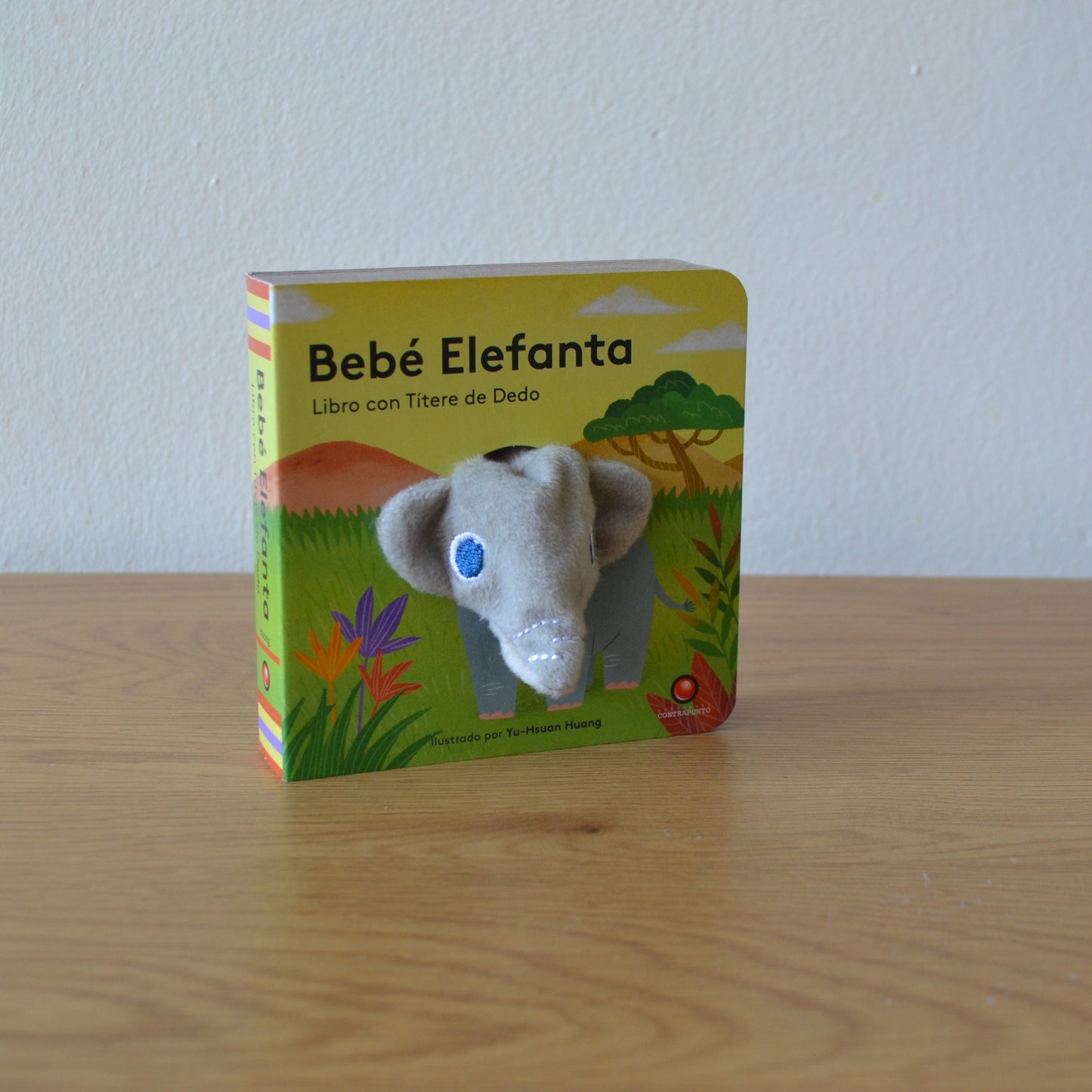 Libro con títere de dedo. Bebé elefanta